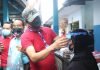 Wabup Suiasa Bagikan 703 Face Shield di Pasar Sempidi