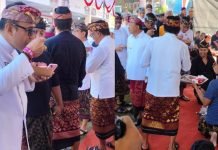Koster dan Jaya Negara Antusias Cicipi Lawar di Festival Kearifan Lokal Denpasar