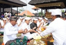 Gubernur Koster Minta Warga Bali Lestarikan Kearifan Lokal Lewat Perayaan Tumpek Wariga di Pura Pengubengan Besakih