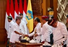 Gubernur Koster Minta Kadis Perhubungan yang Baru Dilantik Tegas dan Berani Atasi Masalah Transportasi Bali