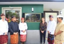 Hormati Budaya, Konjen Australia Resmikan Papan Nama Aksara Bali, Jo Stevens: Dukung Gubernur Koster Lestarikan Budaya