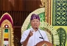 Lantik Pejabat Administrator dan Pengawas, Koster Minta Pelajari dan Implementasi Secara Utuh Dokumen Haluan Pembangunan Bali 100 Tahun