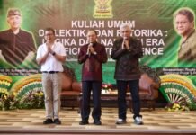 Angkat Narasi Kopi Arak, Rocky Gerung Pukau Ribuan Mahasiswa UNMAS Denpasar