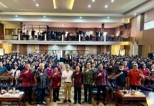 Hadiri Kuliah Umum Rocky Gerung di Unmas, Gubernur Koster Ajak Mahasiswa Manfaatkan AI Tanpa Tinggalkan Jati Diri