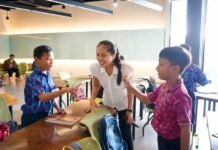 Belajar Matematika Jadi Menyenangkan, Siswa SD Serangan Ikuti Pelatihan GASING Prof. Yohanes Surya di UID Bali Kampus