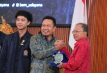 Koster Jabarkan Program 1 Keluarga 1 Sarjana dalam Diskusi Publik di Kampus Udayana