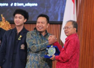 Koster Jabarkan Program 1 Keluarga 1 Sarjana dalam Diskusi Publik di Kampus Udayana