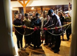 Buka Pameran “Tutur Ayu”, Putri Koster: Pariwisata Bali Harus Tetap Berakar pada Budaya