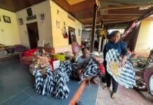 Suwastika Pertahankan Tradisi Membuat Tedung, BRImo Permudah Transaksi Usaha