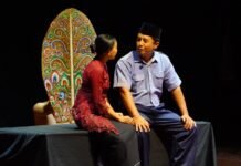 Gubernur Koster dan Ny. Putri Koster Nonton Film Pengasingan Soekarno di Ende Berjudul “Di Bawah Pohon Sukun” Menggugah FSBJ VIII 2026