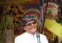 Diikuti 16 Sawa, Wagub Giri Prasta Hadiri Ngaben Massal Perdana Desa Adat Mengandang
