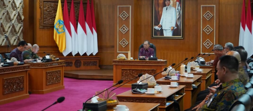 Gubernur Koster Dorong Jajarannya Inovatif dan Kerja Maksimal Genjot Realisasi PAD 2026