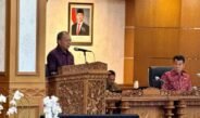 Koster Sampaikan Raperda Perubahan APBD Semesta Berencana di Hadapan Sidang Paripurna