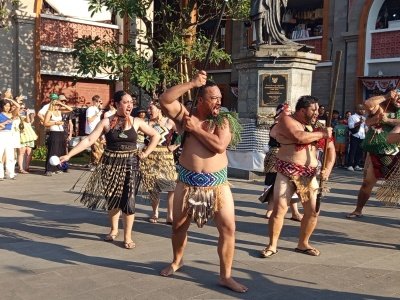 Meriah, Seniman Mancanegara Berbaur dengan Seniman Nusantara Pentas di NIFF Ubud Bali