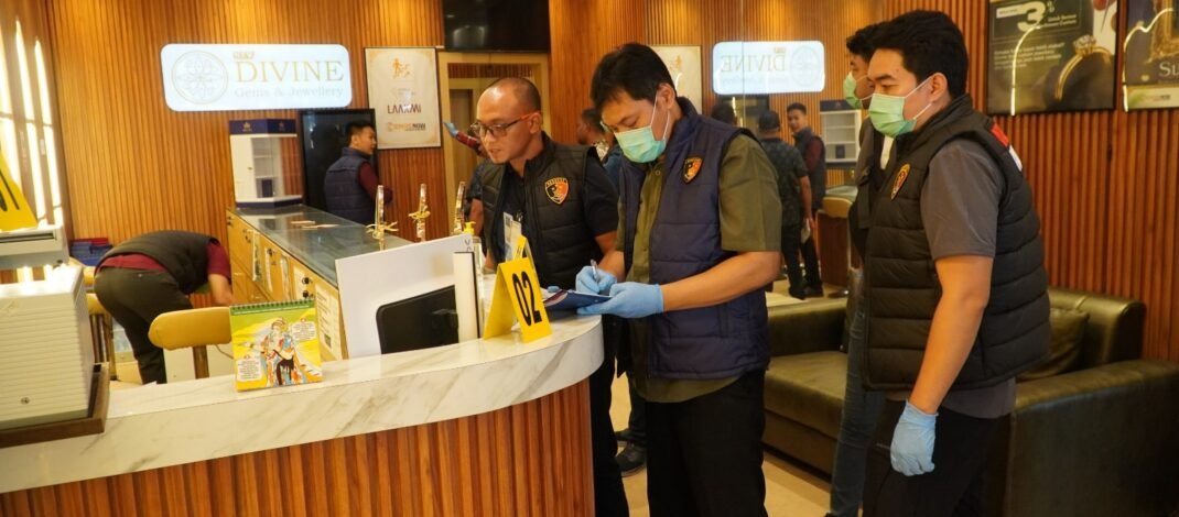 Banyak Pengaduan Nasabah, Polisi Geledah Toko Emas Divine & Emas Now di Renon Denpasar