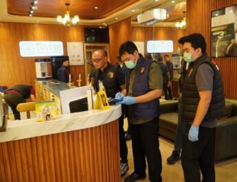 Banyak Pengaduan Nasabah, Polisi Geledah Toko Emas Divine & Emas Now di Renon Denpasar