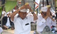 Tangkil Ngaturang Bhakti di Pura Bukit Mentik, Gubernur Koster Tegaskan Komitmen Jaga Peradaban Bali