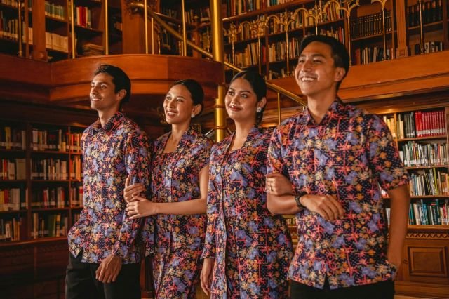 Sambut Hari Batik Nasional, JNE Dukung MANDALAS dan Yayasan Habibie & Ainun Hadirkan Koleksi “Menemani”